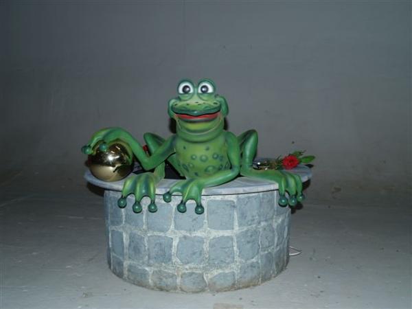 Märchenfiguren beglücken die kindlichen und erwachsenen Kunden des Weser Parks in Bremen. 2006